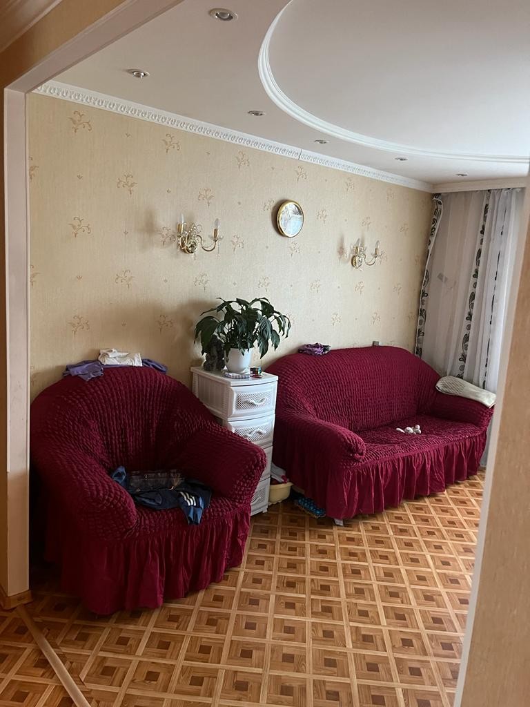Квартира, площадью 64.90 кв.м., по адресу: Камчатский край, г. Петропавловск-Камчатский, ул. Чубаров